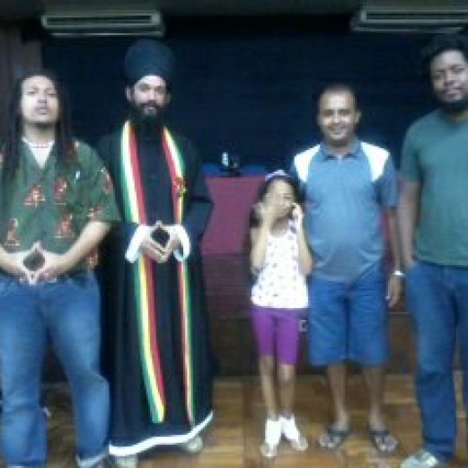 Alguns integrantes do INEG com o Sacerdote Rastafari